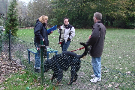 Martina und Connie im Gesprch mit Bernhard